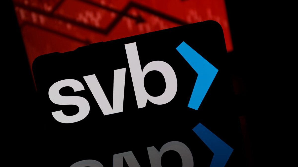 Silicon Valley Bank logo in red background. Silicon Valley Bank collapse. Bank bankrupt