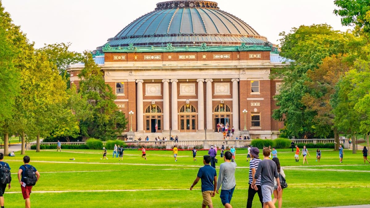 College students walk on the quad lawn of the University of Illinois campus in Urbana, Illinois